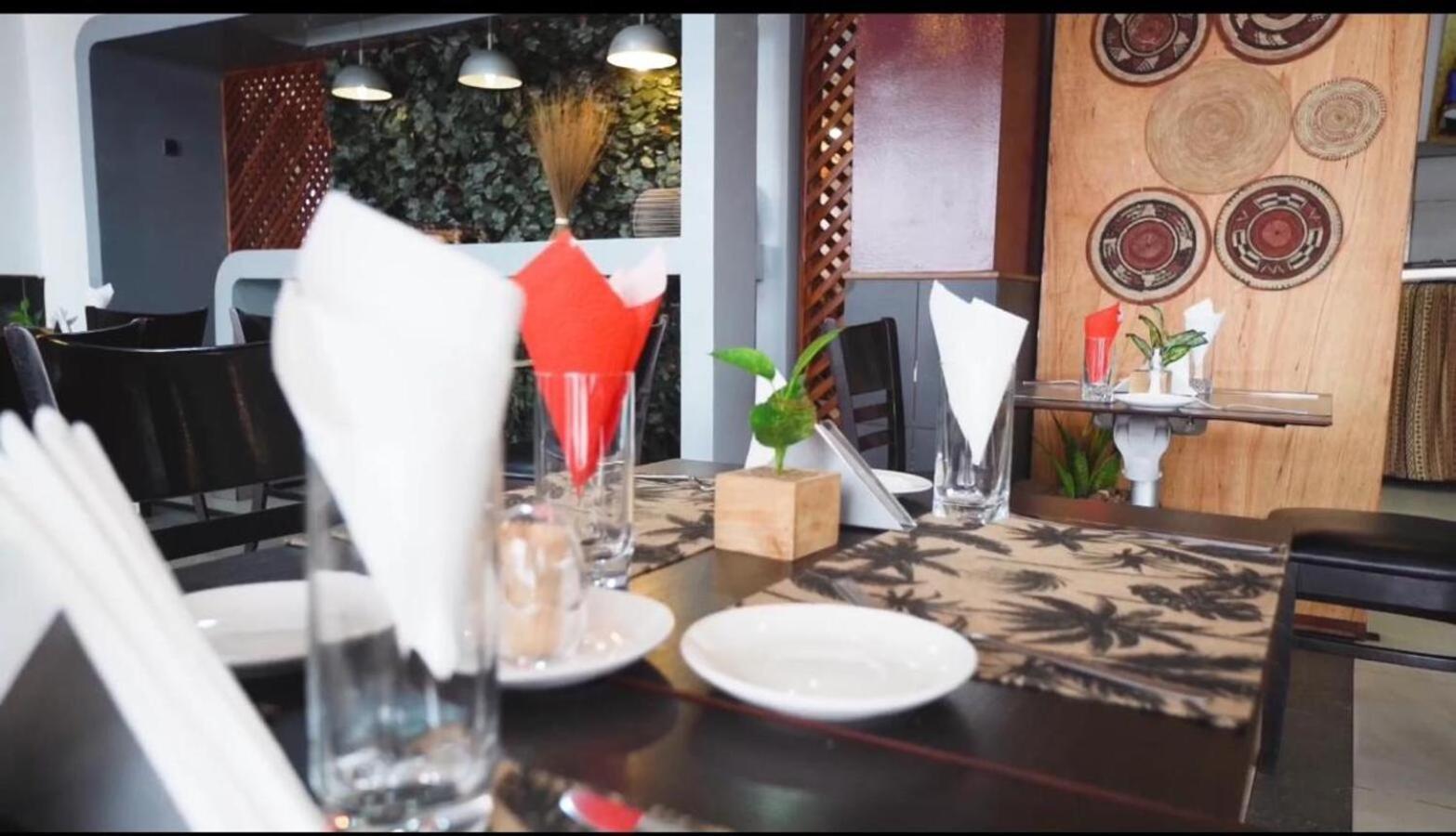 Nobila Airport Hotel Cotonou Esterno foto